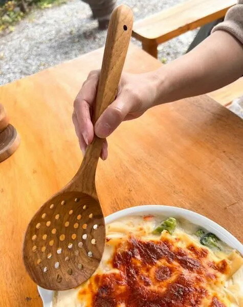 樂天商城 - 【3個までメール便】無垢 チーク材 スキンマー（29cm）♪ 木製 天然木 穴杓子 キッチン雑貨 カトラリー 食器 調理器具 インテリア おしゃれ ナチュラル カフェ リゾート ホテルライク トライバル