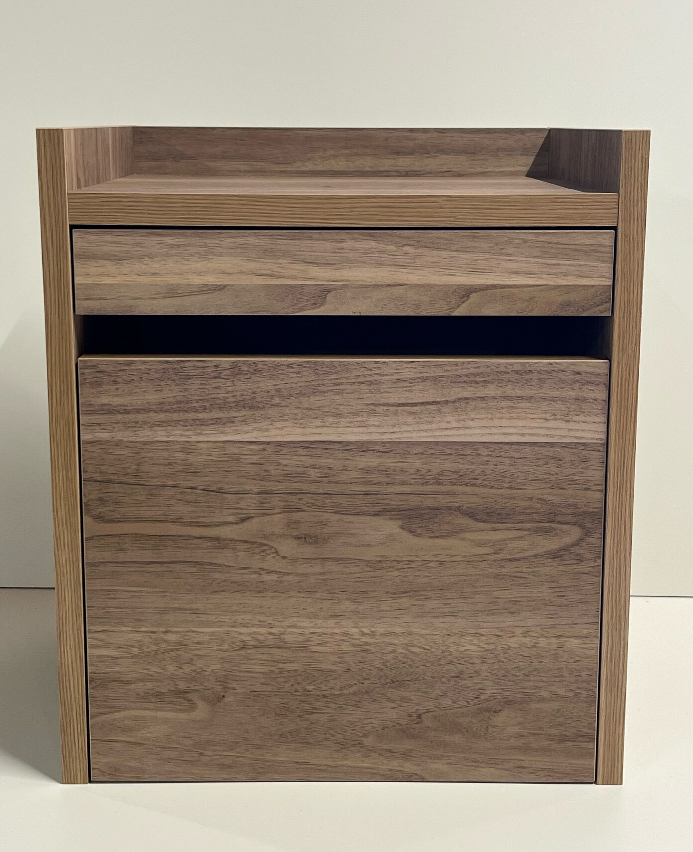 ナイトテーブル