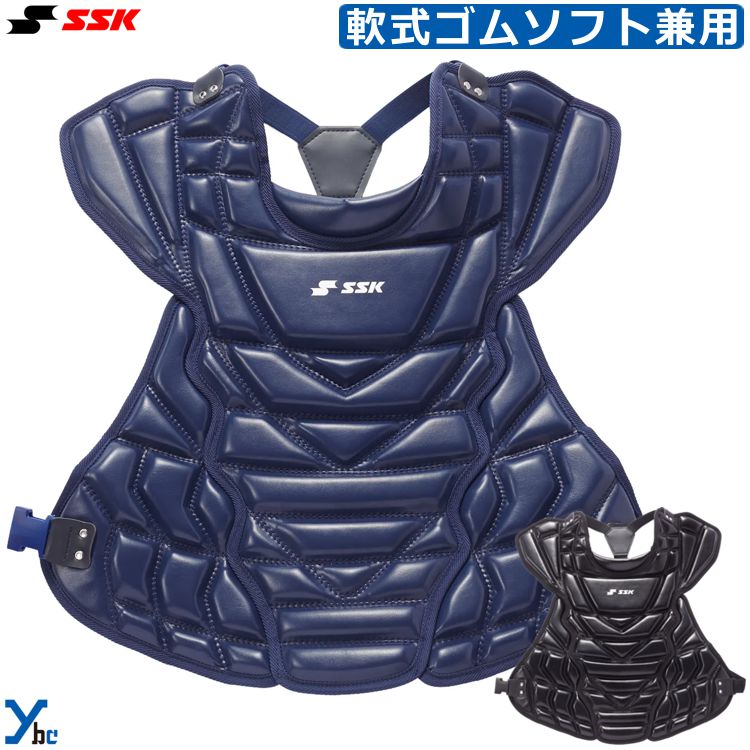 商品名 SSK エスエスケイ 野球 ソフトボール 軟式ゴムソフト 兼用 捕手用 キャッチャー プロテクター 軟式用 大人 防具 キャッチャー用品 防具 CNSP1550 ybc カラー ・ネイビー(70) ・ブラック(90) 実物に近いカラーになるよう注意を払っておりますが お客様のモニターや使用環境により、 商品の色味が異なって見える場合がございます。 予めご了承下さい。 仕様/詳細 ■メーカー ・SSK エスエスケイ ■カラー ・ネイビー(70) ・ブラック(90) ■サイズ ・A430×B540mm ・重量 約510g ■素材 ・表地：合成皮革 ・裏：ポリエステル ■生産国 日本 ■詳細 ・表面に光沢のある生地を採用した軟式ゴムソフト兼用モデル ※ご注文前に必ずお読み下さい※ 【注意事項】 ・当店の掲載商品は、複数のショピングサイトと 　実店舗でも同時販売している為 　同タイミングのご注文があった場合 　商品がまれに欠品する場合がございます。 ・在庫は定期的に更新しておりますが 　表記在庫が100%ではございません。 ・限定商品以外の在庫欠品の際は 　メーカーお取り寄せとなりお届けにまで 　お日にちを頂く場合がございます。 　また、メーカー欠品・廃盤等により 　ご用意できない場合もございます。 　その際はお知らせ致しますので 　ご了承くださいます様お願い致します。 ・新品未使用品でございますが 　商品自体の作りに個体差があったり 　縫製の粗さ・糸のほつれ・汚れ・スレ等の 　雑な部分があったり、外箱・内箱がある 　場合には輸送時につく 　多少の汚れ・スレ・傷み 　破れ等があることがございます。 ・沖縄県・離島に限り、送料無料となる金額が 　異なりますのでご了承ください。 メーカー希望小売価格はメーカーカタログに基づいて掲載しています