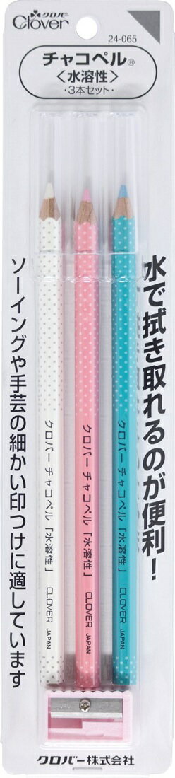 布につけた印を、水を含ませた布で拭き取れます。 ペンシルタイプのチャコ。 内容物：3本セット（ホワイト、ブルー、ピンク　削り器付） 生地・手芸用品・資材は送料無料！ 普通郵便での発送です。追跡不可のためご心配な方はネコポス・宅急便をご指定ください。※別途送料 ※普通郵便は、万一紛失の場合の保障はありません。 ★お買い物はまとめ買いが更にお得！ 税別￥1,000以上のお買上げで3%OFF、￥3,000以上で5%OFF。 ご注文後、メールにて正確な金額をお知らせ致します。