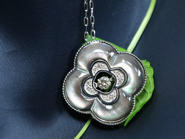 【スーパーセール限定！大特価28％OFF！ 116000円から 83520円に！】ダンシングストーンダイヤモンド0.10ct 黒蝶シェル クローバー K18WGペンダントネックレス 「動き出したら止まらない」TVCMで話題 1点もの/Ycollectionワイコレクション/送料無料
