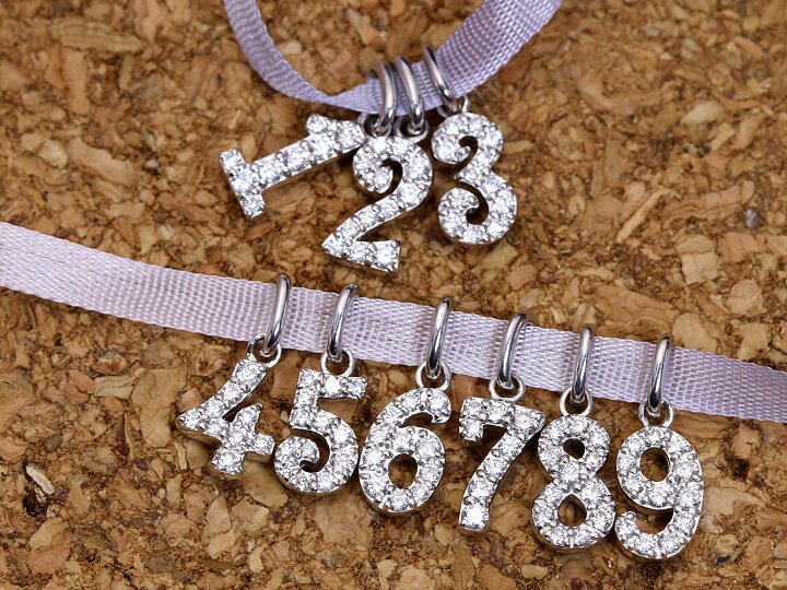 【スーパーセール限定!大奮発ポイント10倍】【ギフト応援プライス】人気のナンバージュエリー 数字 1〜9迄揃う K18WGペンダントトップ びっしり質の良いダイ...