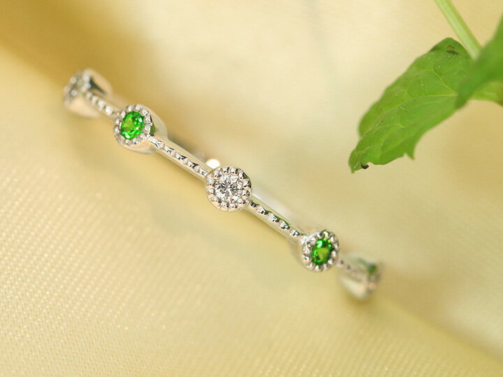 楽天拘りジュエリーSHOP Yコレクション【スーパーセール限定！20％OFFで68000円から54400円に！】デマントイドガーネット0.06ct ロシア ウラル産 ホーステールが確認できる PT900リング ハーフエタニティ ステーション/指輪 1点もの 受注可 /送料無料