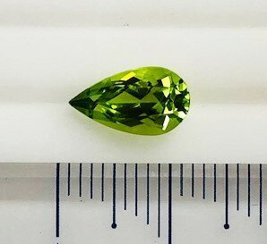 ペリドット ペアシェイプカット1.94ct ルース