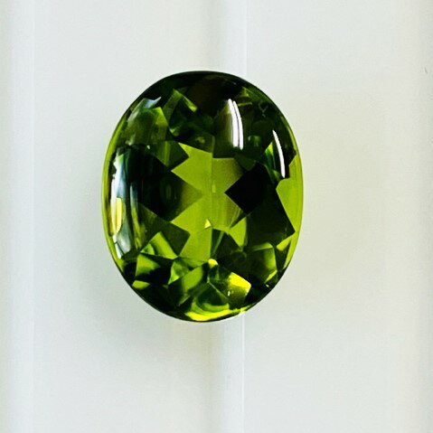 ペリドット バフトップ オーバル 2.88ct ルース ペリドット バフトップ オーバル 2.88ct ルース