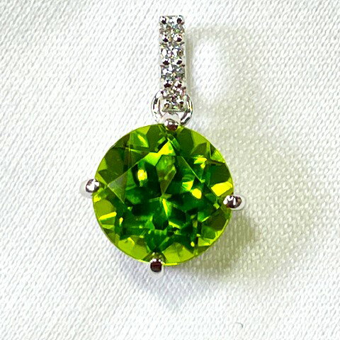 Rakuten - ペリドット　ペンダントトップ　Pt 900ペリドット　直径7mm　1.55ct　Dia 0.02ct　※チェーンは付いておりません※