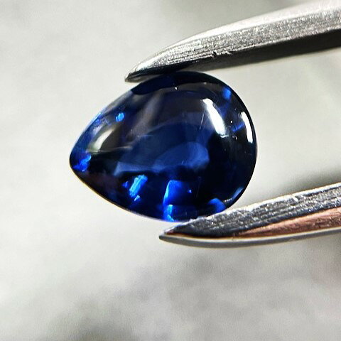 サファイア　ペアシェイプ　0.78ct　バフトップ