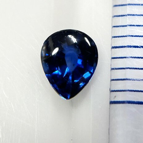 サファイア　ペアシェイプ　0.78ct　バフトップ