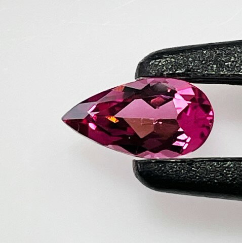 ピンクトルマリン　ペアシェイプ　0.96ct　ルース