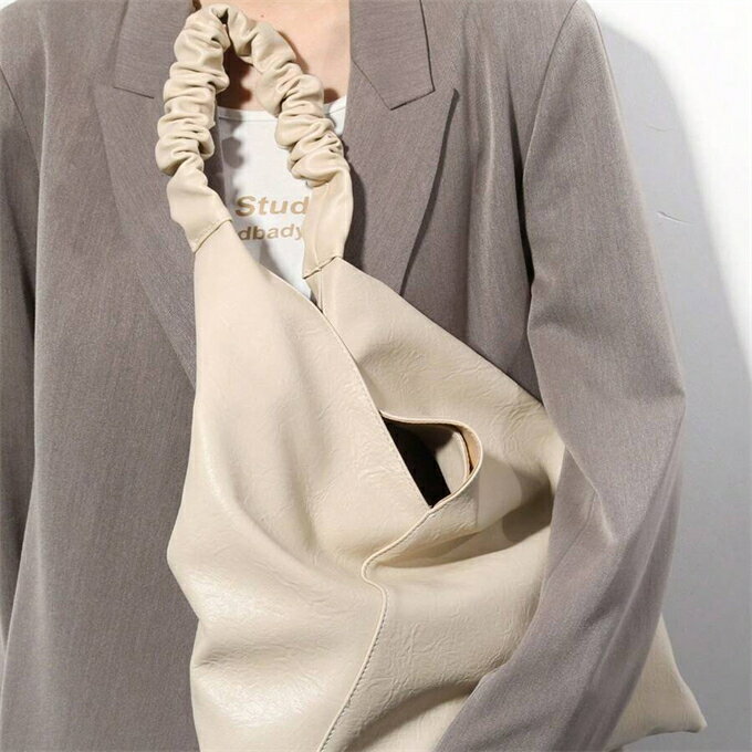 手作りのプリーツショルダーストラップ、無地のミニマリストなホワイトのベジタブルレザー素材、シンプ..