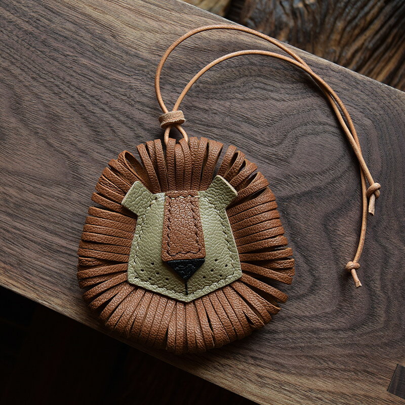 【ハンドメイド】本革ライオンキーホルダー バッグチャーム アクセサリー 革小物 キーリング キーイング 車の鍵 チャーム ストラップ ギフト プレゼント 記念日 お祝い プチギフト 男女兼用