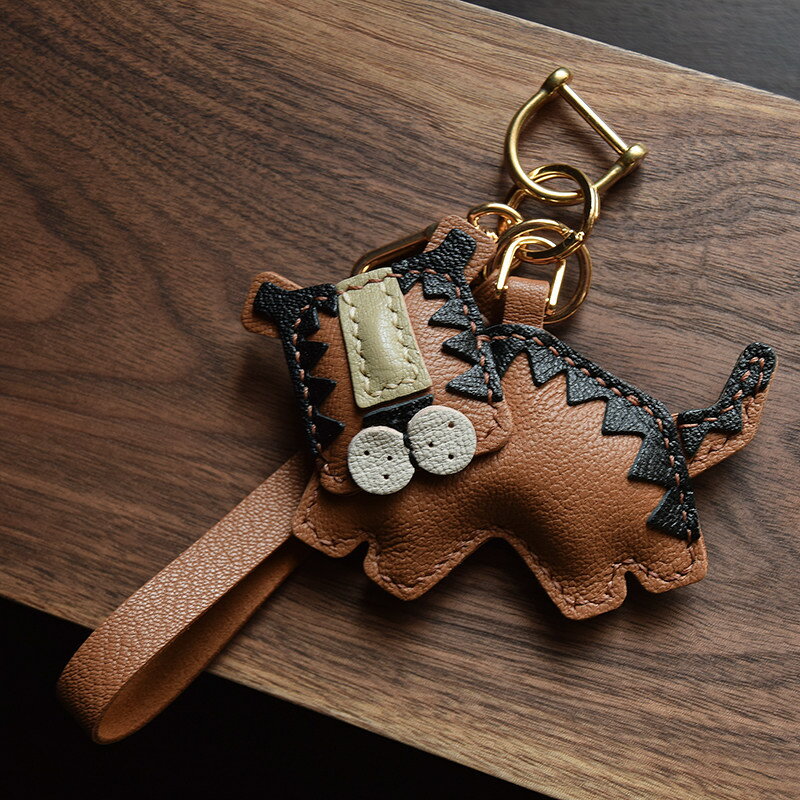 乐天商城 - 【ハンドメイド】本革タイガー キーホルダー バッグチャーム アクセサリー 革小物 キーリング キーイング 車の鍵 チャーム ストラップ ギフト プレゼント 記念日 お祝い プチギフト 男女兼用 ハンドメイド 天然レザー 手作り