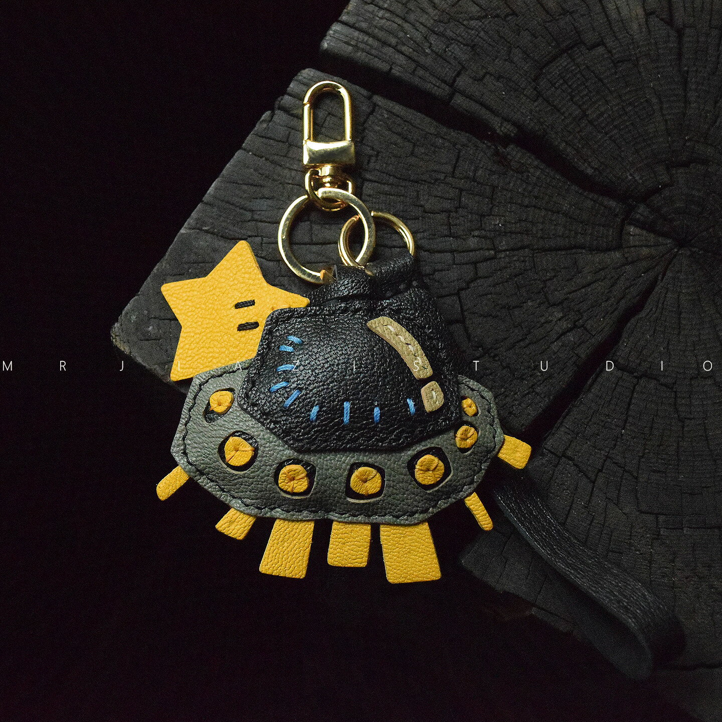乐天商城 - 星空ドリーマーキーホルダー バッグチャーム アクセサリー 革小物 キーリング キーイング 車の鍵 チャーム ストラップ ギフト プレゼント 記念日 お祝い プチギフト 男女兼用 ハンドメイド 天然レザー 手作り