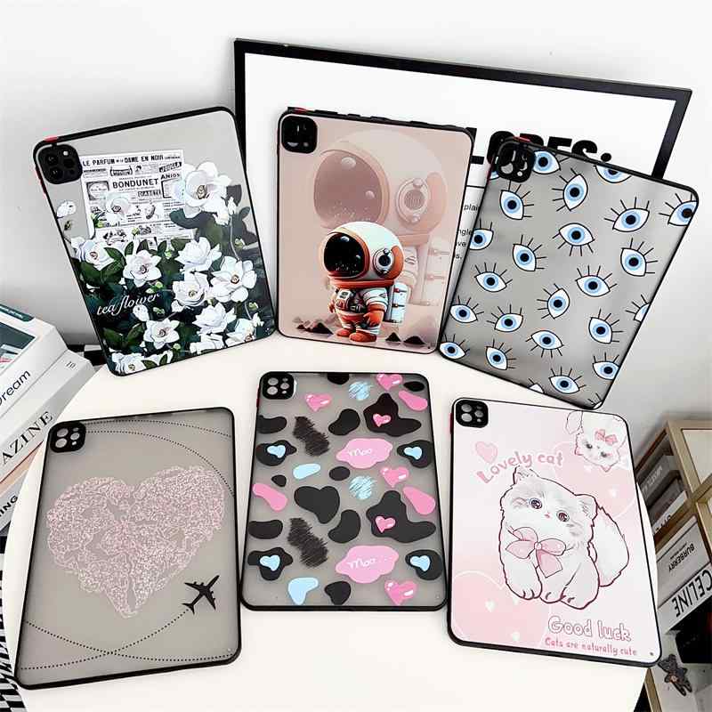 Rakuten - iPad タブレット air Apple ケース カバー pro mini 保護 おしゃれ かわいい かっこいい シンプル ハード 落下防止 宇宙飛行士 ヒョウ柄 アニマル柄 ハート 飛行機 猫 花 目 個性的