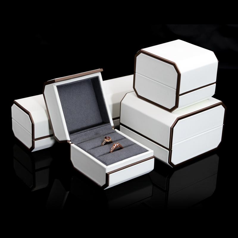 ディスプレイ シンプル 防塵 整理 おすすめ おしゃれ アクセサリー 収納 ケース ボックス ジュエリー ..