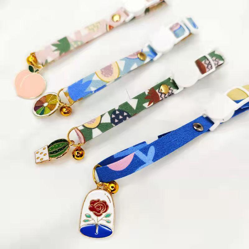 おすすめ 猫 ペット グッズ かわいい おしゃれ 首輪 装飾 安全 バックル 鈴 ベル シンプル 桃 バラ 球 花 チャーム