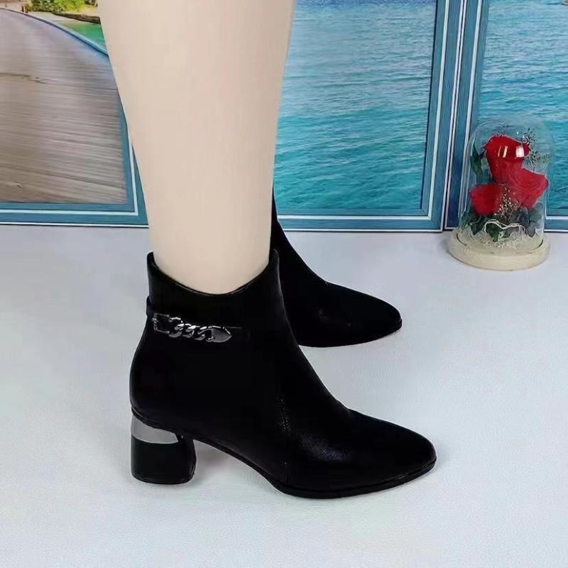 女性 韓国 おすすめ 秋冬 レディース ファッション かわいい おしゃれ シンプル 靴 ブーツ ショート ヒール チェーン