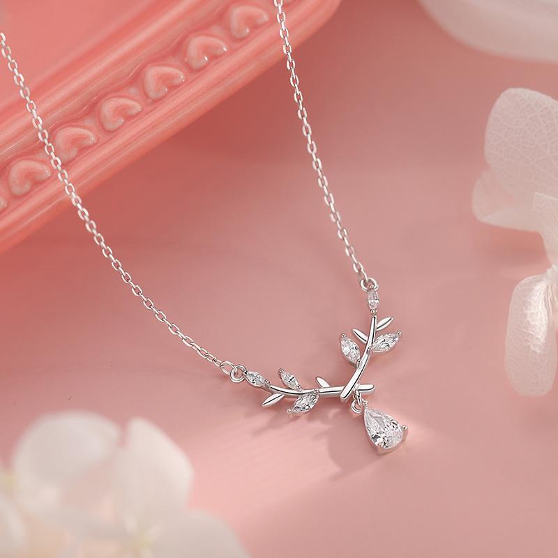Rakuten - 韓国 おすすめ レディース ファッション 女性 装飾 かわいい おしゃれ アクセサリー ジュエリー ネックレス プレゼント ギフト 友達 カップル 恋人 シルバー 銀 999 鎖骨 チェーン 高級 キラキラ ラインストーン 箱 ボックス 袋 バラ