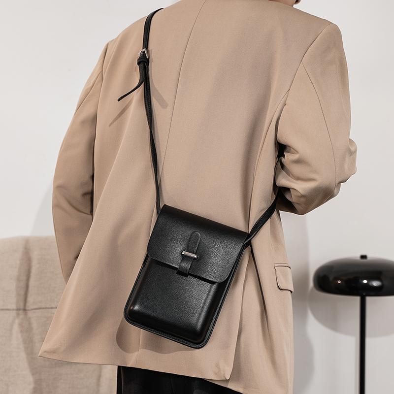 メンズ ファッション 春夏 秋　冬 かっこいい おしゃれ モテ 男性 紳士 バッグ 鞄 韓国 おすすめ シンプル カジュアル 高級 レトロ ショルダー メッセンジャー 軽量 コンパクト 小型 大容量 収納