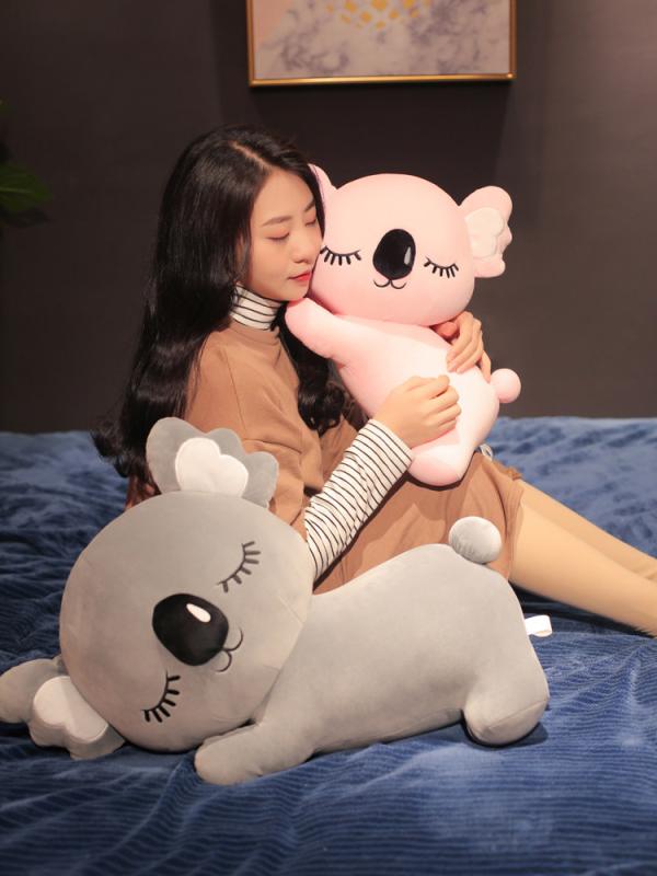 Rakuten - クッション 枕 ふわふわ 男の子 女の子 インテリア おもちゃ ぬいぐるみ 人形 かわいい ベビー 赤ちゃん 子供 プレゼント おすすめ 誕生日 ギフト クリスマス 贈り物 出産祝い かわいい コアラ ぬいぐるみ 人形 大きいサイズ コアラ