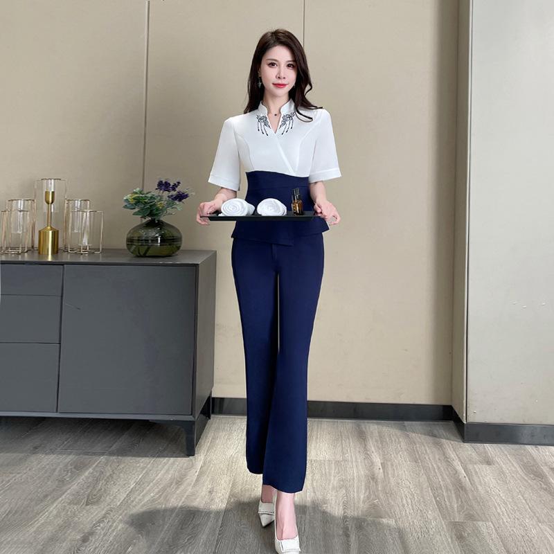 ・適用シーン: ホテルウェア、フットスパ、サウナ、ヘルスケアサロン、フットセラピー店・性別: 女性・カテゴリ: 服装・機能: 吸湿速乾・パンツ丈: ロング丈・素材: ポリエステル繊維・カラー展開: ブルー・サイズ展開: S、M、L、XL、XXL、XXXL、4XL・セット内容: セットアップ・スタイル: エレガント・袖タイプ: レギュラー・袖丈: 半袖・ネックライン: Vネック・着丈: 短め