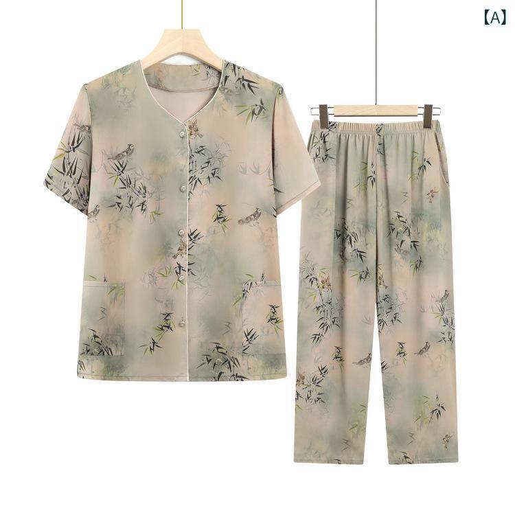 Rakuten - おばあさんは 夏服の シャツを 着ます。