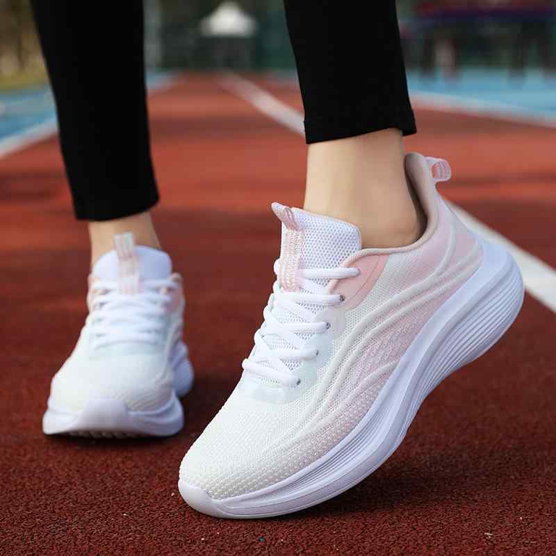 Rakuten - スニーカー レディース 女性用 ランニングシューズ 運動靴 ウォーキング スポーツシューズ メッシュ 通気性 軽量 柔軟 クッション性 丸トウ フラット ローカット レースアップ 紐靴 厚底 婦人靴 カジュアル アウトドア 旅行 通年