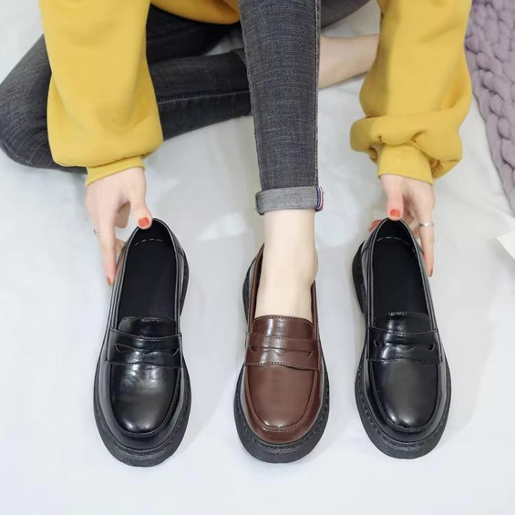 樂天商城 - ローファー レディース 女性用 パンプス フラットシューズ 厚底 靴 くつ シューズ 革靴 3-5cm ヒール 粗跟 太ヒール ラウンドトゥ 防水台 プラットフォーム ブラック 棕色 茶色 通学 学生 通勤 履きやすい 歩きやすい