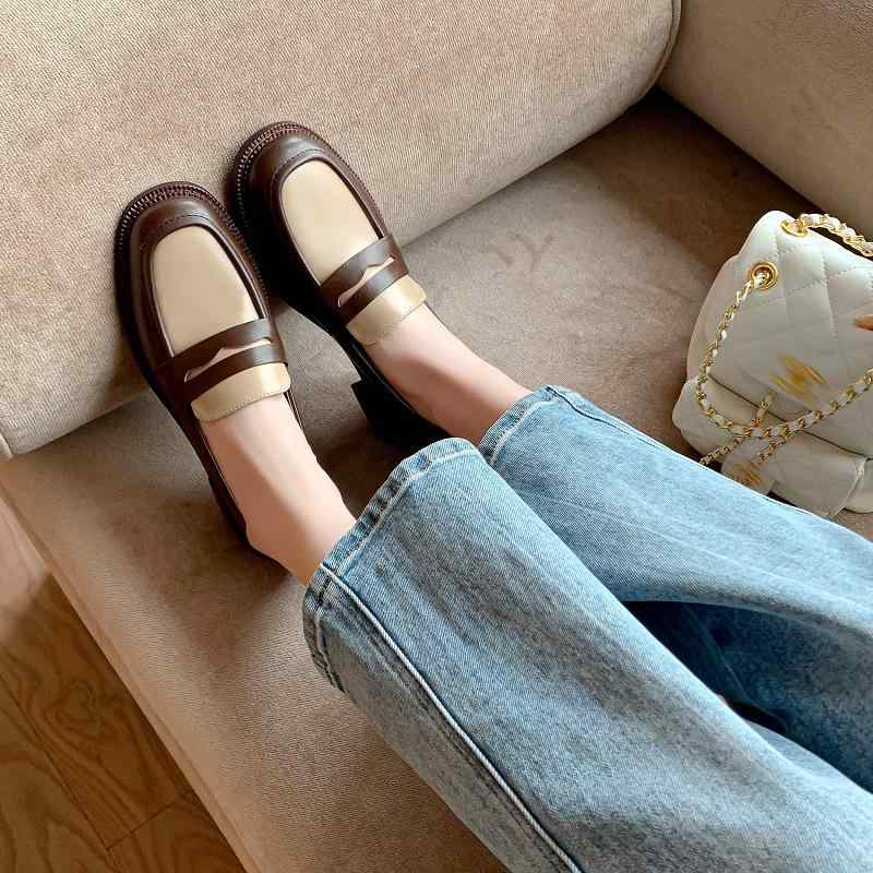 ・色: 黒、茶色・サイズ: 34,35,36,37,38,39,40・トレンド要素: 太めヒール・つま先の形状: スクエアトゥ・仕入れカテゴリ: 現物・アッパー素材: 牛革・ヒール高: ミドルヒール・柄: バイカラー・適した季節: 夏、冬、春、秋・製品カテゴリ: ローファー・品番: 29652563322B51・靴底素材: 牛すじ・ライニング素材: 豚革・履き口の高さ: ハイカット・ヒール形状: 太めヒール・靴底工芸: 圧着靴・着用方法: スリッポン・　・スタイル: フラットシューズ・適用シーン: 日常・発売年季節（発売時期）: 2025年春