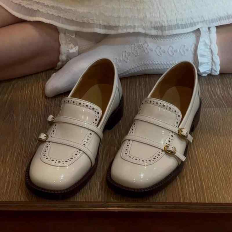 乐天商城 - ローファー レディース パンプス カジュアルシューズ 婦人靴 春夏秋冬 レトロ 彫刻風 スクエアバックル 太ヒール ミドルヒール 歩きやすい 履きやすい スリッポン 痛くない 疲れにくい 通勤 通学 ブラック ホワイト
