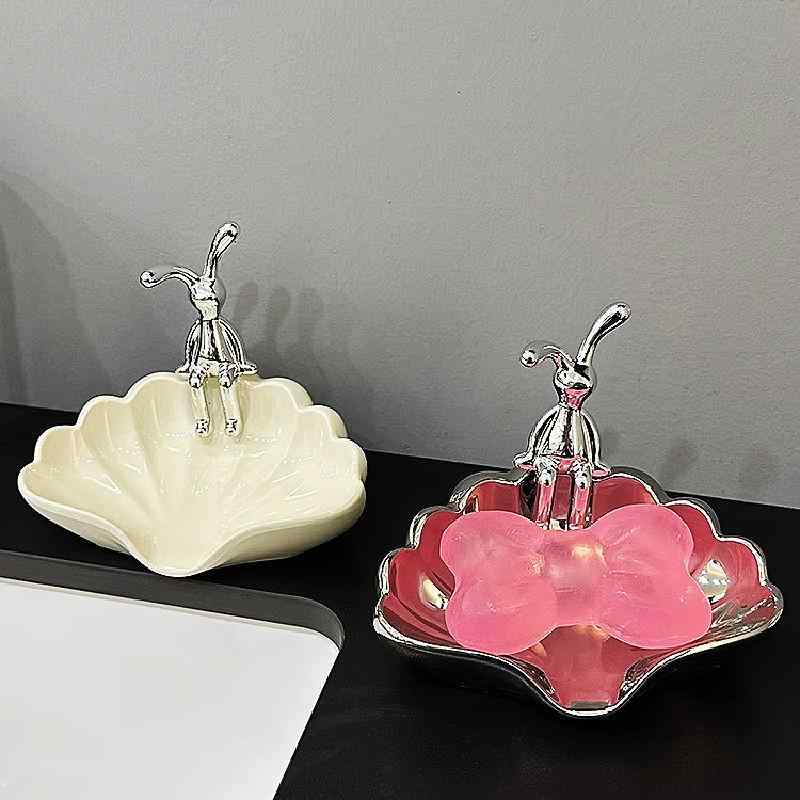 石鹸ケース 石鹸置き 洗面台 排水口付き せっけんケース 陶器 かわいい ウサギ型 おしゃれ 浴室収納 雑貨