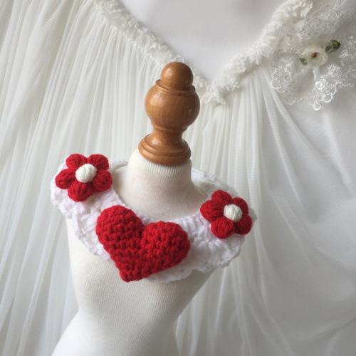 ペット用品 猫 犬 手編み ニット スタイ よだれかけ ネックレス 小型犬用 白 ベース ハート柄 かわいい..