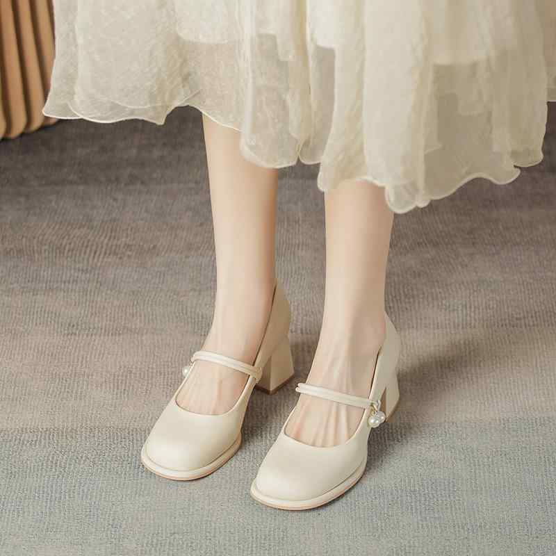 パンプス レディース マリージェーン 太ヒール チャンキーヒール スクエアトゥ ローカット 杏色 アプリ..