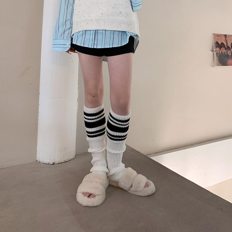 靴下 レディース ソックス アメリカンスポーツ風 ストライプ 切り替え ロング丈 暖か 保温 ニット レッグウォーマー 秋冬 ミドル丈 白 アースカラー(x2)の商品画像
