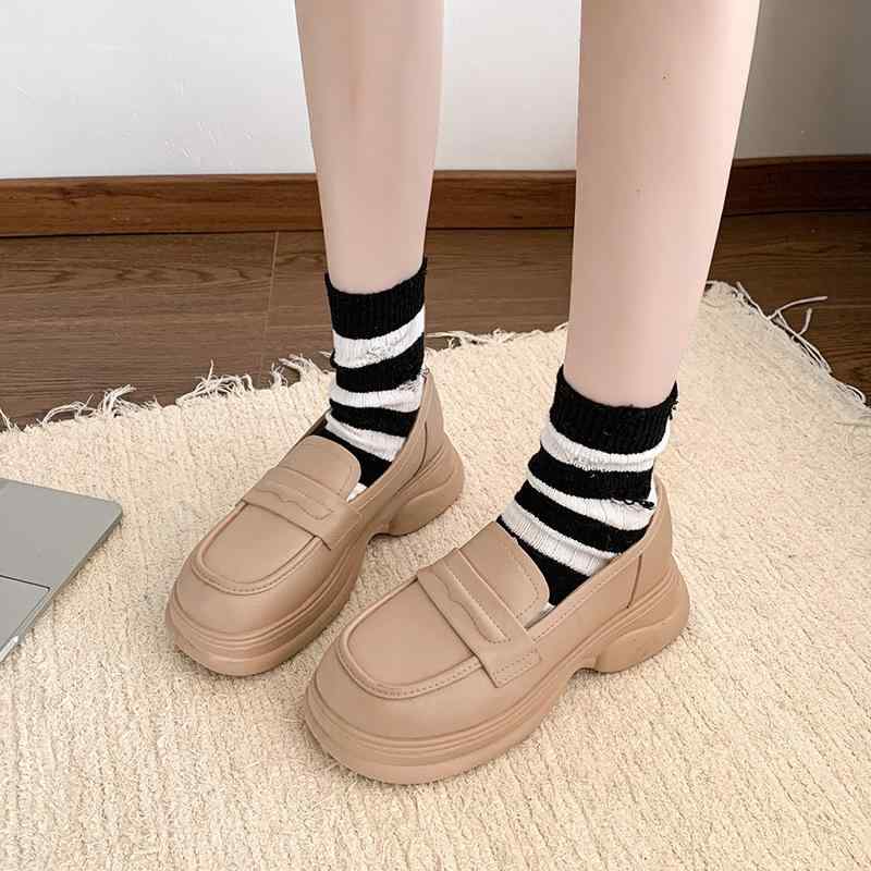 ローファー レディース 厚底 スニーカー スリッポン フラットシューズ ラウンドトゥ 無地 PVCレザー 合成皮革 黒 ブラック ベージュ 春夏 秋冬 普段使い ビーチ