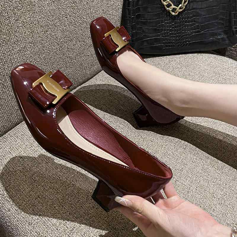 高跟パンプス レディース スクエアトゥ 太ヒール チャンキーヒール スリッポン ローヒール ぺたんこ 婦人靴 エナメル調 フラットパンプス カジュアル 歩きやすい 痛くなりにくい 黒 赤 春夏