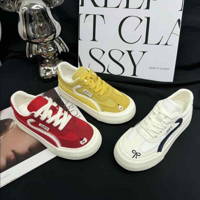 スニーカー レディース 運動靴 ローカット フラット 紐 結び レースアップ 軽量 柔らかい 履きやすい 歩きやすい 疲れにくい 痛くなりにくい ラウンドトゥ カジュアル かわいい 春夏 秋冬 レッド 赤 イエロー 黄色 アイボリー