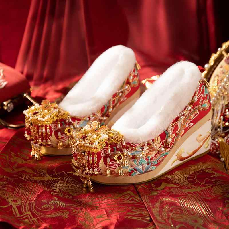 靴 レディース ブライダル シューズ 秋冬 ベロア調 刺繡 花柄 厚底 インヒール 6cm 7cm 8cm チャイナドレス 漢服 普段使い フォーマル 赤 レッド