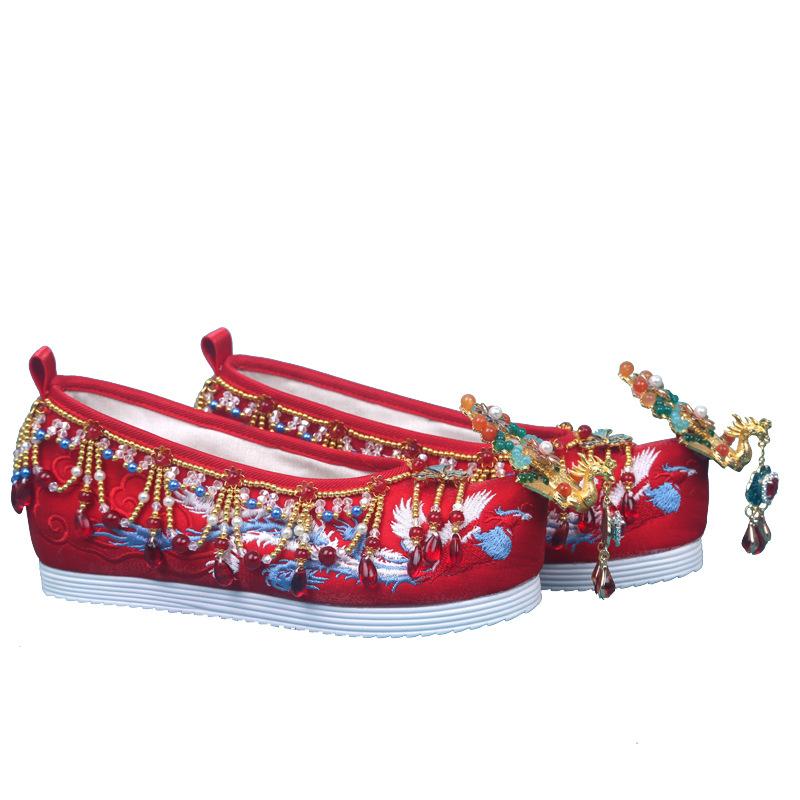 ウェディングシューズ レディース 婚礼シューズ 刺繍 花嫁靴 ローヒール インヒール 布製 3cm-5cm 尖头 春夏秋冬 复古