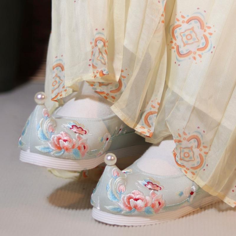 靴 レディース 古風 刺繍 シューズ 布靴 インヒール フラット 杏色 白 秋香緑 豆緑 尖頭 帆布