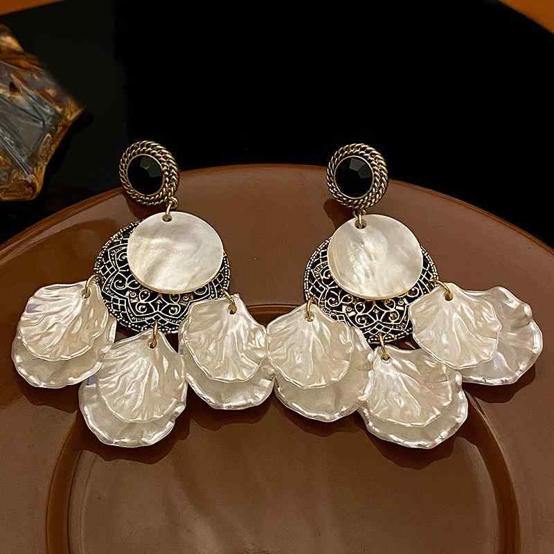 イヤリング レディース ボヘミアン 復古 大ぶり 貝殻 タッセル 電気メッキ レトロ 文芸 925シルバーポスト 軽奢 高級感 合金 揺れる ゆれる アクセサリー 雑貨