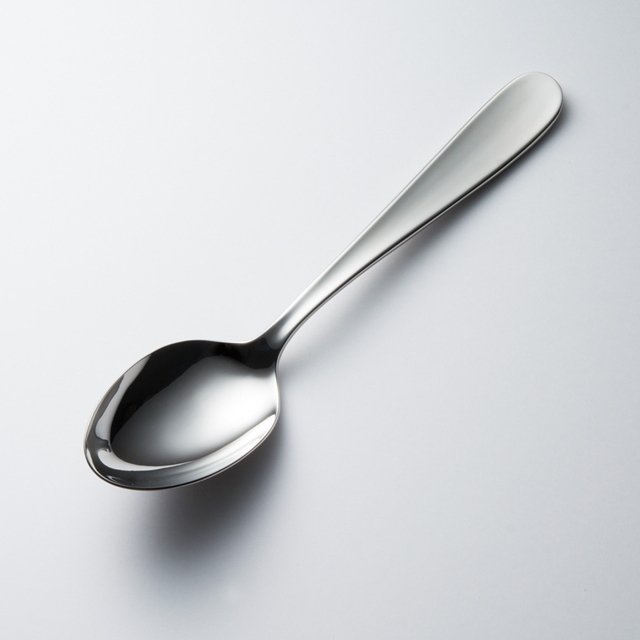 山崎金属工業製 YAMACO LILIAN テーブルスプーン 201mm写真の3番です。LILIAN-3