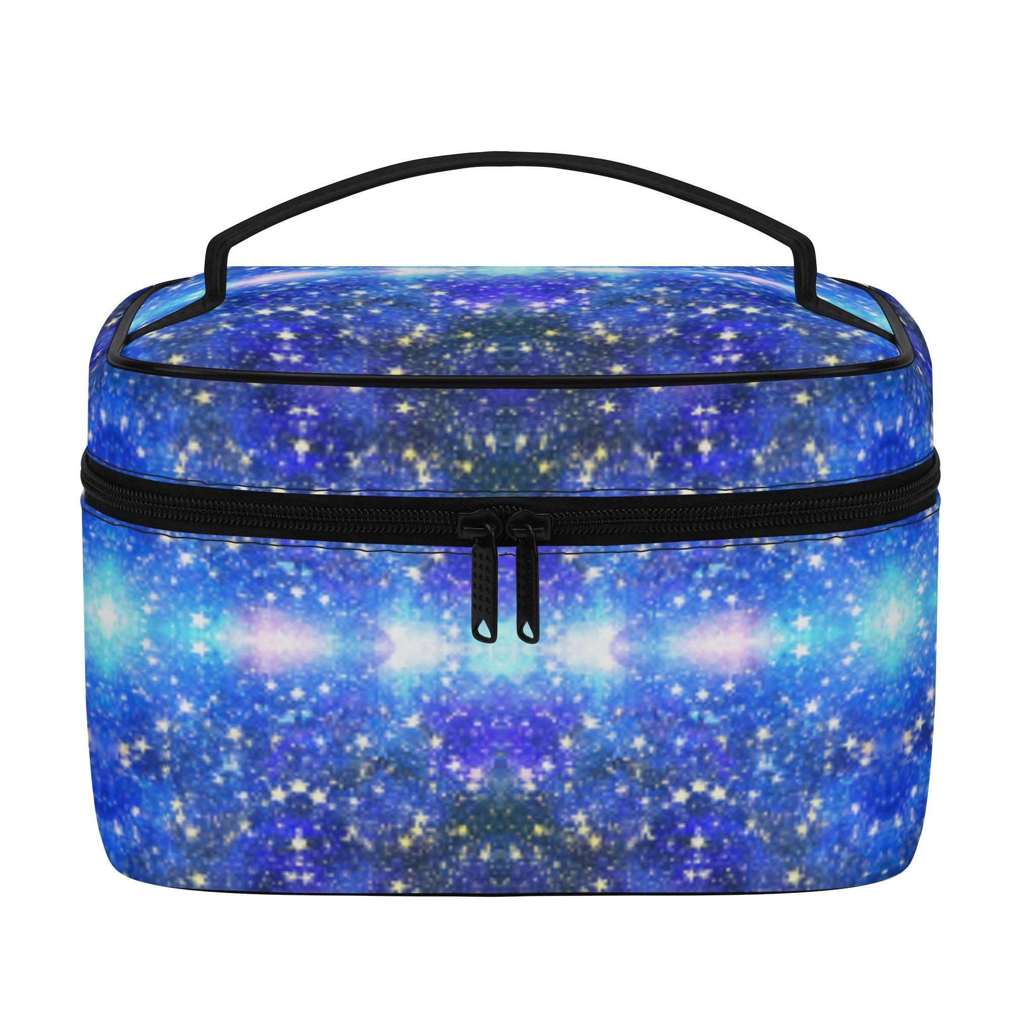 ホシフルヨルニ(レザーコスメバッグ) レザーコスメバッグ ユニセックス バッグ アート ブルー 青 水色 光 夜空 カラフル 黒 綺麗 星 お洒落 幻想的 空色 大人可愛い スター 想い 輝き