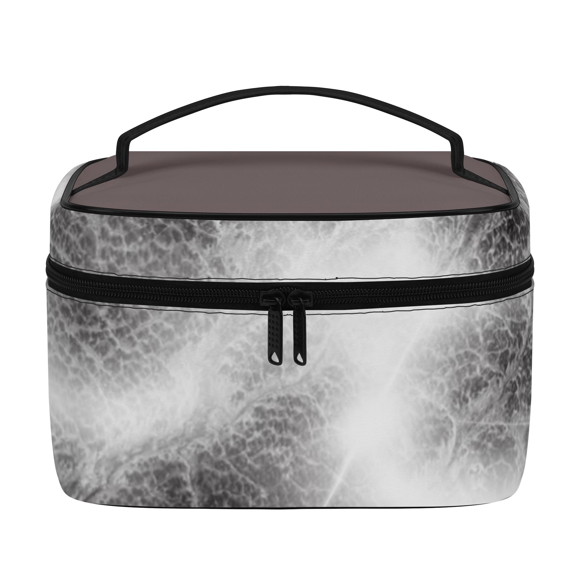 シンプルイズベストレザーコスメバッ...