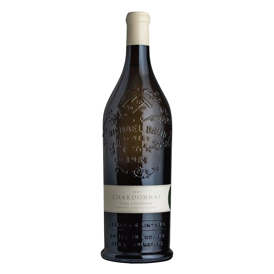 ※ヴィンテージやラベルのデザインが商品画像と異なる場合がございます。当店では、現行ヴィンテージの販売となります。ご指定のヴィンテージがある際は事前にご連絡ください。不良品以外でのご返品はお承りできません。ご了承ください。マイケル デイヴィッド シャルドネ 2022 750ml[FD アメリカ 白ワイン]母の日 父の日 敬老の日 誕生日 記念日 冠婚葬祭 御年賀 御中元 御歳暮 内祝い お祝 プレゼント ギフト ホワイトデー バレンタイン クリスマスローダイ西部の自社畑のブドウ、樹齢は平均5-20年。砂質ローム土壌。青リンゴ、軽やかな柑橘類に桃のアロマ。クリスピーで口の中ではフレッシュでピュアなシャルドネの果実味にオークのニュアンス、一部マロラクティック発酵に由来するクリーミーなテクスチャーが溶け込み、見事なバランスを生み出している。