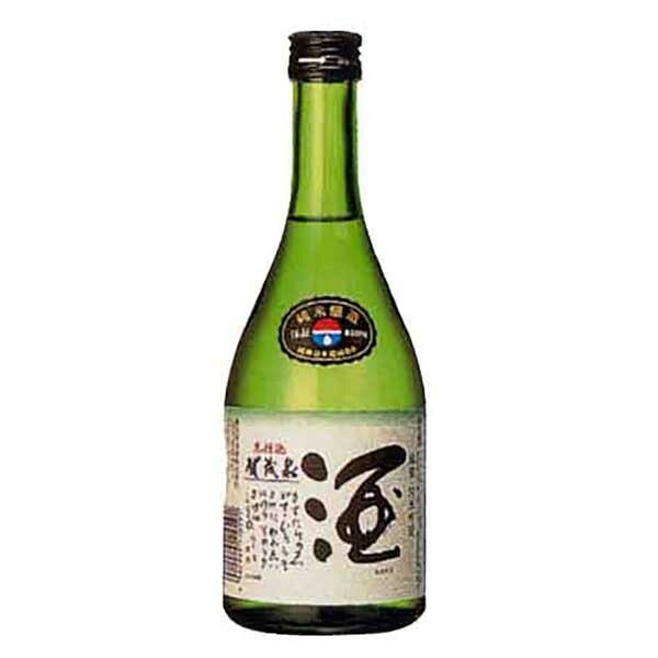 広島県の賀茂泉酒造が醸す「賀茂泉 純米吟醸 緑泉 本仕込」です。同じ蔵の朱泉に比べて軽快な仕上がりで、日常の食卓に寄り添うタイプの純米吟醸です。穏やかな吟醸香が立ち、口に含むと米の旨みがやわらかく広がって、後味はすっきりと切れていきます。冷やしても常温でも楽しめ、料理を選ばず食中酒として活躍します。刺身や焼き魚、煮物、天ぷらなど和食全般と自然に合わせられます。飲み飽きしない純米吟醸を探している方におすすめです。