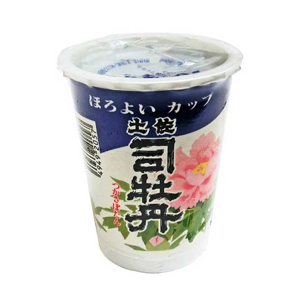 「上撰金凰ほろよいカップ」は、司牡丹酒造が手がける気軽に楽しめる上撰クラスの日本酒です。日々の晩酌にちょうどよい味わいで、肩の力を抜いてゆったりと楽しみたいときにぴったりの一本です。冷やしてそのまま楽しむのはもちろん、温めてほっとひと息つきたいときにもおすすめです。おつまみとの相性もよく、枝豆や漬物など、シンプルな肴と合わせると気軽な晩酌のひとときを演出してくれます。飲食店であれば、手軽に提供できる一杯として、ちょっとした一献に喜ばれるでしょう。日本酒をこれから始めたいという初心者の方にも取り入れやすい味わいですし、普段づかいの一本を探している方にもおすすめです。特別な日ではなく、いつもの毎日にささやかな癒やしを添えたいときに寄り添ってくれます。