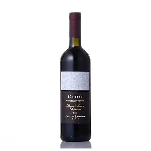 ※ヴィンテージやラベルのデザインが商品画像と異なる場合がございます。当店では、現行ヴィンテージの販売となります。ご指定のヴィンテージがある際は事前にご連絡ください。不良品以外でのご返品はお承りできません。ご了承くださいカンティーナ ラヴォラータ チロ ロッソ クラッシコ 750ml[東亜 イタリア シチリア 赤ワイン 4142110284]母の日 父の日 敬老の日 誕生日 記念日 冠婚葬祭 御年賀 御中元 御歳暮 内祝い お祝 プレゼント ギフト ホワイトデー バレンタイン クリスマスカンティーナ・ラボラータは1958年、Vincenzo Lavorataによって設立。ワイナリーはイオニア海とカタンザロ山脈に挟まれたRoccela Jonicaの“Stilano-Allars”と呼ばれる美しい渓谷にあります。ラボラータは伝統的な家族経営で発展してきましたが、伝統を重んじつも近代的手法を積極的に採用し、そのワイン造りは芸術の域に達しています。常に先進的な考え方を持ち、醸造工程に繊細な配慮をすると共に、ぶどうの厳密な選別を実行してワイン造りを続けてきた結果、年々その高い品質はイタリア国内はもとより、世界各国より評価を高め、2006年ドイツワールドカップサッカーでは、イタリア代表チームが宿泊したホテルでも採用され、好評を博しました。