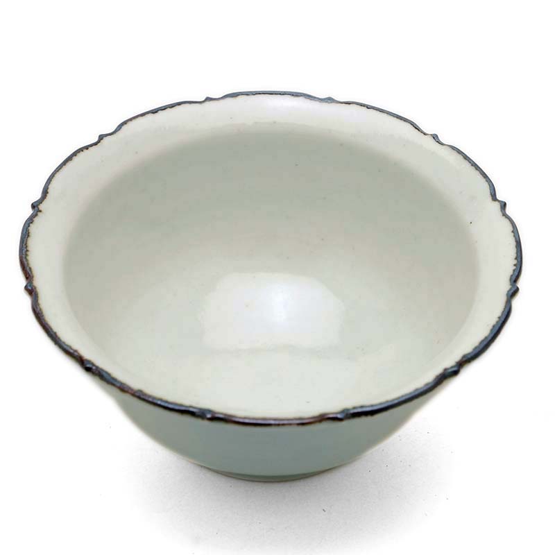 Rakuten - 白磁：白磁縁鉄輪花小鉢・阿部春弥《小鉢・12.4cm》