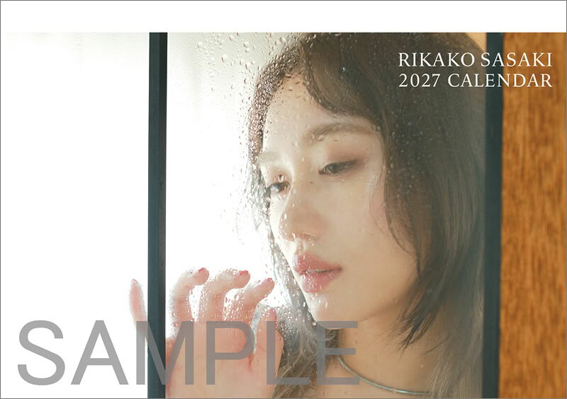 2027年 カレンダー 【新品】■タイトル／卓上 佐々木莉佳子 ■品番／27CL-183 ■JAN／4900459571457 ■サイズ・仕様／A5・14枚 / ヒラ ◆カレンダーご購入時の注意事項 ●掲載画像はイメージです。昨年の仕様や製作途中のものを含む場合があり、実物とは異なる場合がございます。 　また、セット商品の画像につきましては、サイズ比が実物と異なる場合がございます。 　詳しいサイズは商品ページに記載しておりますので、そちらをご参照ください。 ●商品の発売日や仕様などは、予告なく変更となる場合がございます。 　個別でのご案内は行っておりませんので、最新情報は商品ページにてご確認ください。 　なお、生産中止となった場合には、当店より別途ご連絡を差し上げます。 ●カレンダーは季節商品のため、メーカー在庫がなくなり次第、販売終了となります。 　ご検討中のお客様はお早めのご注文をおすすめいたします。 ◆発送について ●配送業者のご指定は承っておりません。 　商品の数量・サイズ・重量・お届け先を考慮のうえ、当店にて配送方法を選定させていただきます。 ●お届け日時のご指定は承っておりません。 ●カレンダーは他の商品（CD・DVD・雑貨など）との同梱発送を承っておりません（一部対象商品を除く）。 ●複数の商品をご注文いただいた場合、すべての商品が揃い次第、まとめて発送いたします（最も遅い発売日に合わせての発送となります）。 　発売済み商品の先行発送をご希望の場合は、恐れ入りますが予約商品とは別々にご注文ください。 　※当店では自動での分割発送は行っておりません。あらかじめご了承ください。 ●受注状況や受注内容により、同じ日にご注文いただいた場合でも、発送日が異なる場合がございます。 ●発売日以降のお届けを予定しておりますが、受注状況や天候などの影響により、お届けまでお時間をいただく場合がございます。